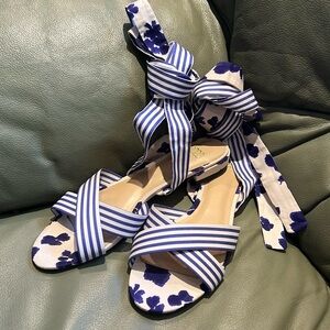 Cabi brand shoes with ties up the ankle. Fun fabric in blue and white.